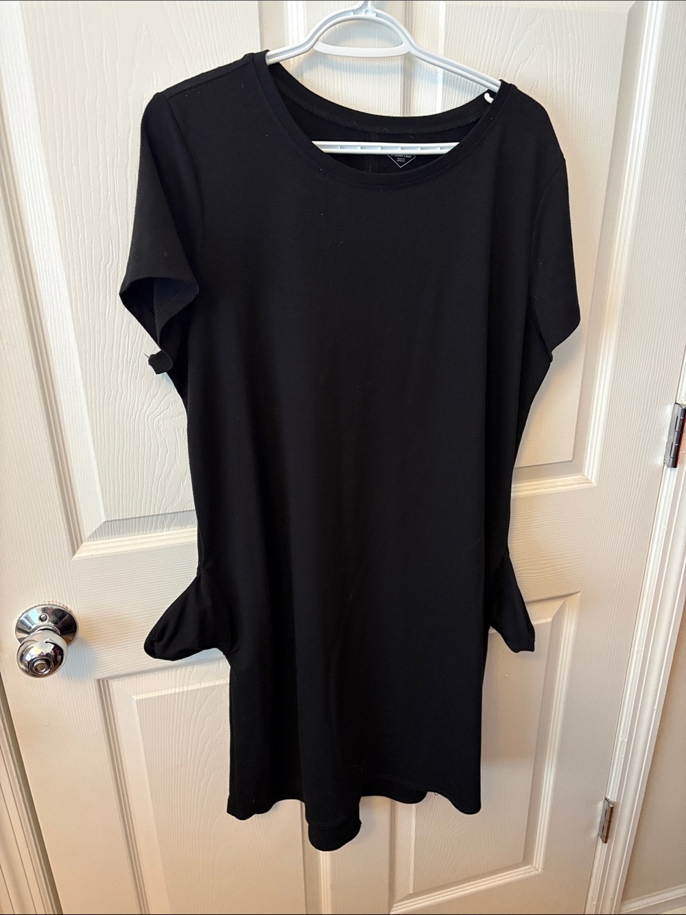 St John’s Bay Women's Black Short Sleeve Shift Dress with pockets